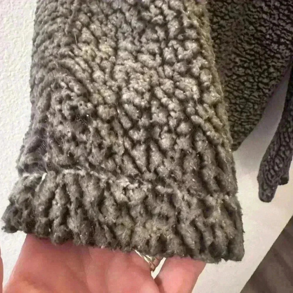 Thread & Supply Grey Sherpa Quarter-Zip Pullover, Size Small Cozy Fleece Sweater - Picture 6 of 9